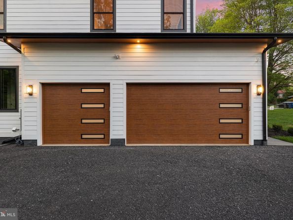 1052 Balls Hill Road, Mclean VA 22101
