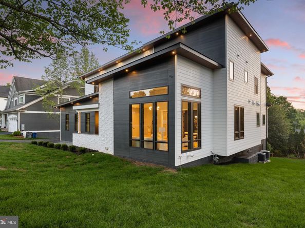 1052 Balls Hill Road, Mclean VA 22101