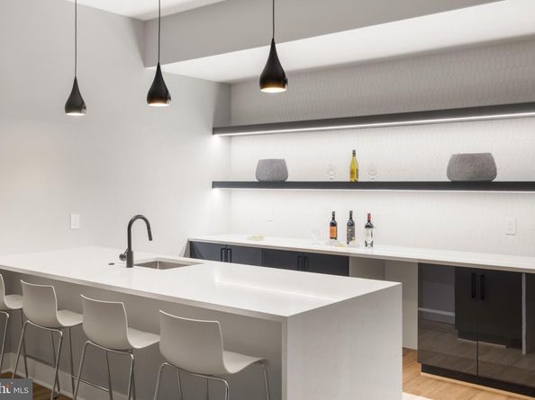 1052 Balls Hill Road, Mclean VA 22101