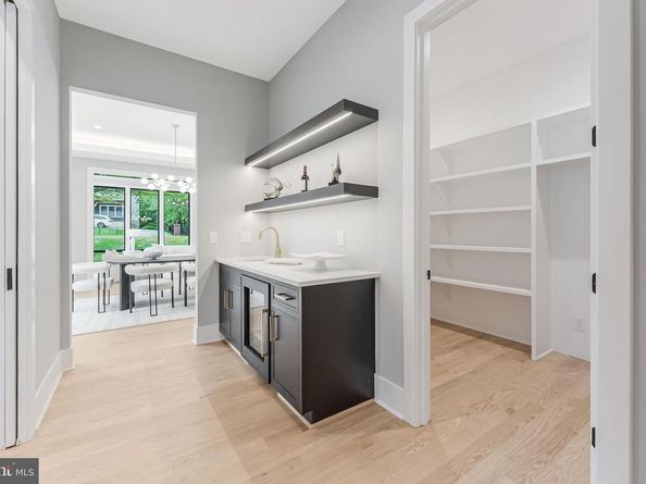 1052 Balls Hill Road, Mclean VA 22101