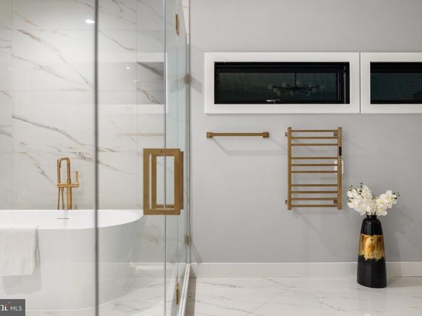 1052 Balls Hill Road, Mclean VA 22101