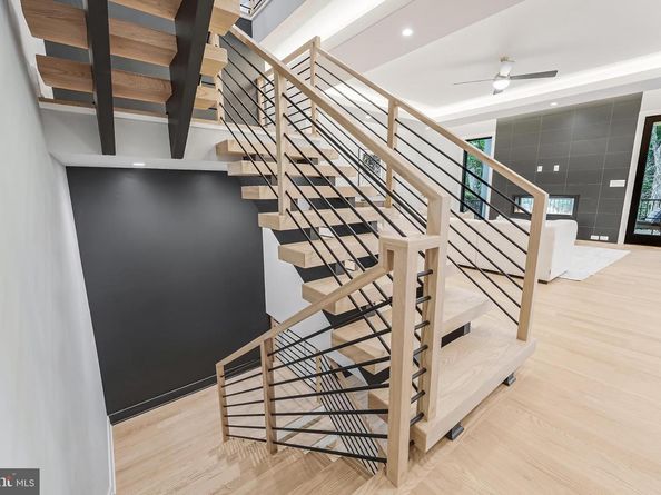 1052 Balls Hill Road, Mclean VA 22101