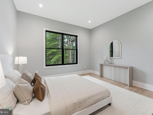 1052 Balls Hill Road, Mclean VA 22101