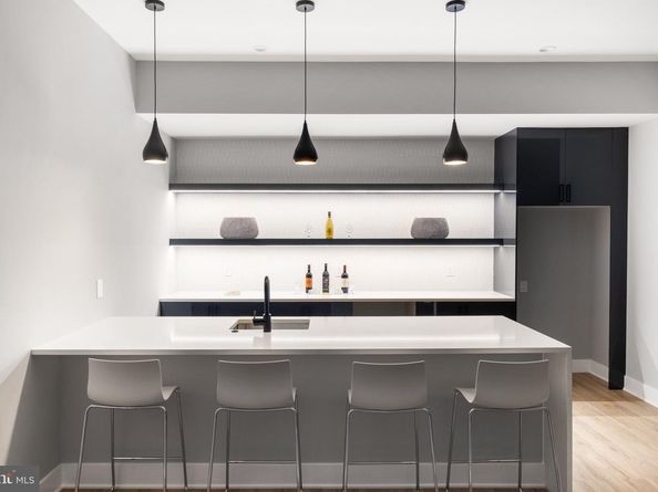 1052 Balls Hill Road, Mclean VA 22101