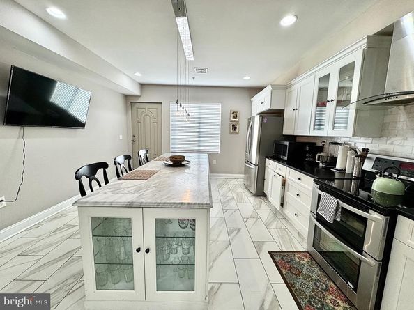 1146 S 6TH Street, Philadelphia PA 19147