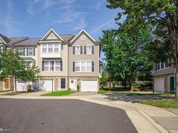 23004 Fontwell Square