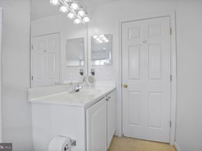 23004 Fontwell Square, Sterling VA 20166