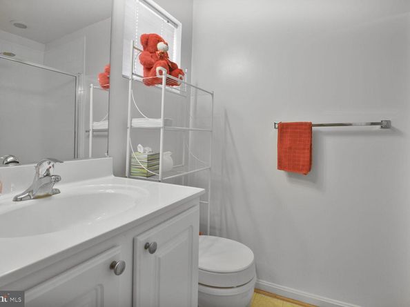 23004 Fontwell Square, Sterling VA 20166