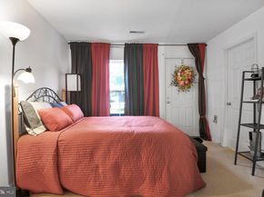 23004 Fontwell Square, Sterling VA 20166