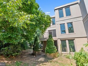 1806 N Shore Court, Reston VA 20190