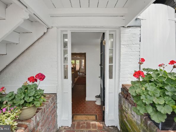 219 N Pitt Street, Alexandria VA 22314