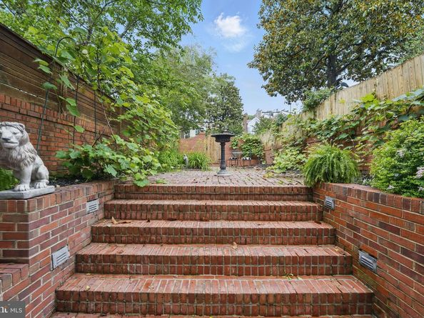 219 N Pitt Street, Alexandria VA 22314