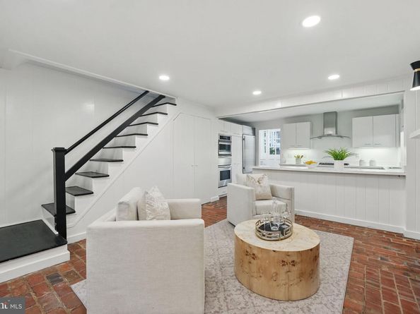 219 N Pitt Street, Alexandria VA 22314