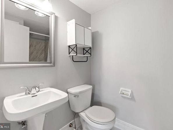 814 South Avenue J6, Secane PA 19018
