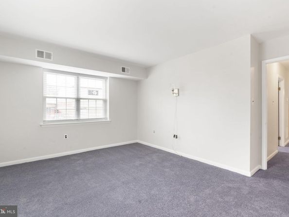814 South Avenue J6, Secane PA 19018