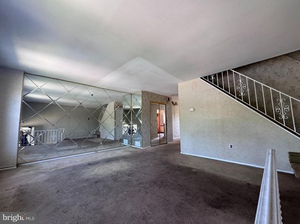 8104 Lindbergh Boulevard, Philadelphia PA 19153