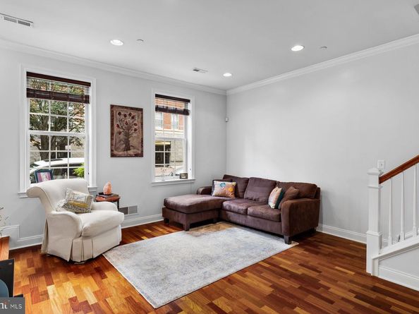 606 Admirals Way, Philadelphia PA 19146