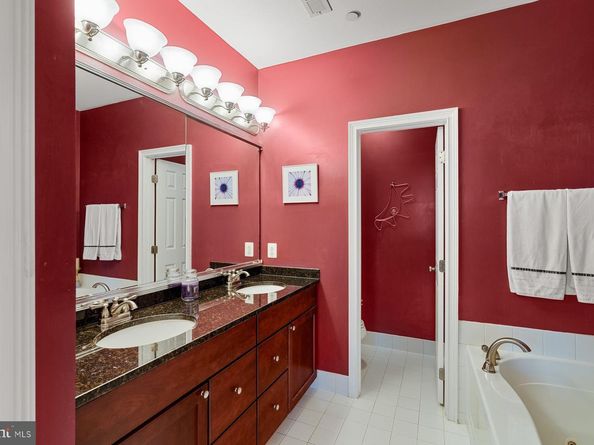 606 Admirals Way, Philadelphia PA 19146