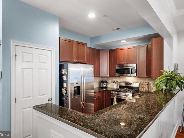 606 Admirals Way, Philadelphia PA 19146