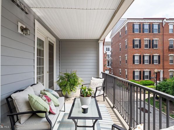 606 Admirals Way, Philadelphia PA 19146