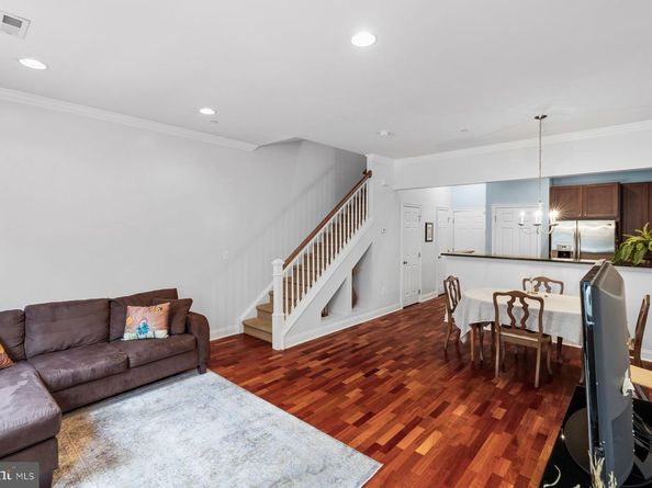 606 Admirals Way, Philadelphia PA 19146
