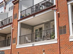 606 Admirals Way, Philadelphia PA 19146