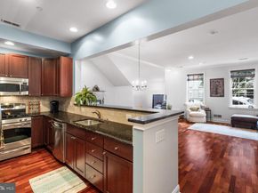 606 Admirals Way, Philadelphia PA 19146