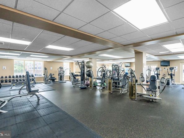 606 Admirals Way, Philadelphia PA 19146