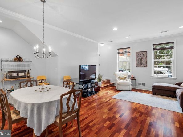 606 Admirals Way, Philadelphia PA 19146