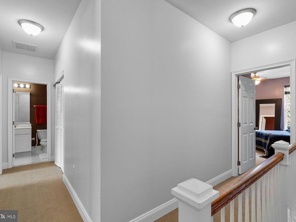 606 Admirals Way, Philadelphia PA 19146