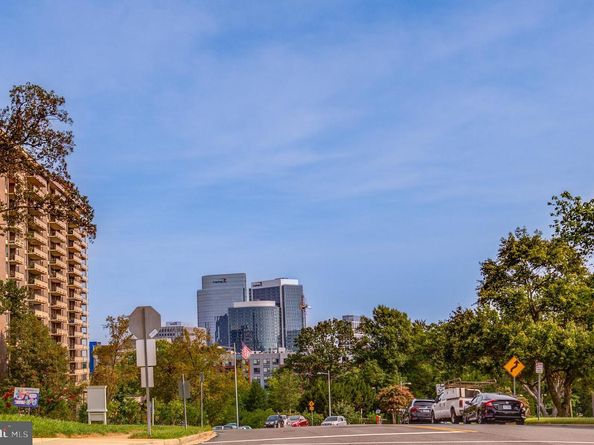 1942 Kennedy Drive 104, Mclean VA 22102