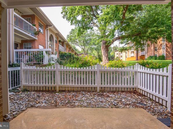 1942 Kennedy Drive 104, Mclean VA 22102