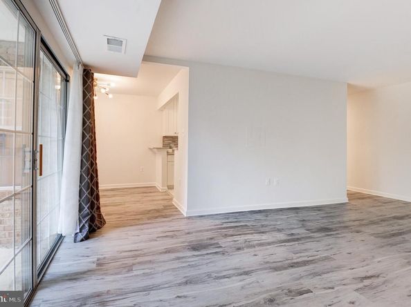 1942 Kennedy Drive 104, Mclean VA 22102
