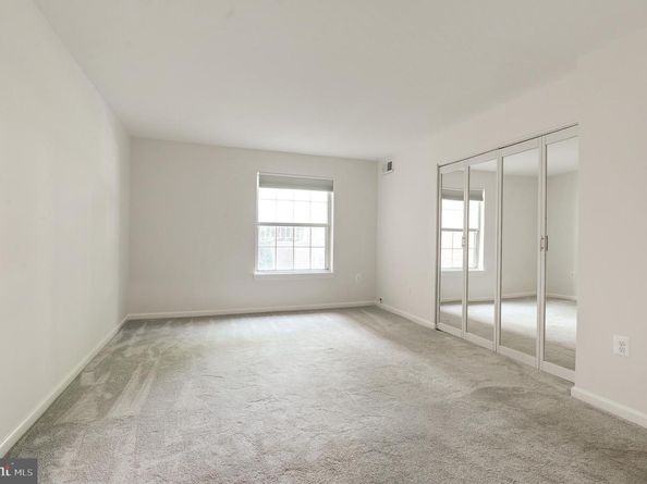 1942 Kennedy Drive 104, Mclean VA 22102