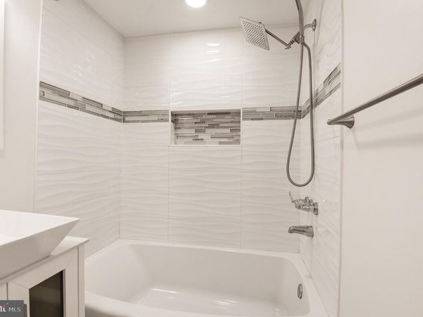 1942 Kennedy Drive 104, Mclean VA 22102