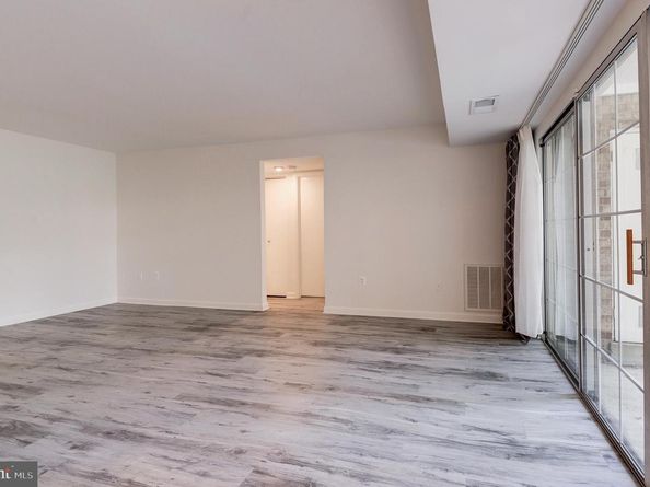 1942 Kennedy Drive 104, Mclean VA 22102