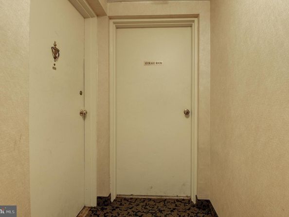 1942 Kennedy Drive 104, Mclean VA 22102