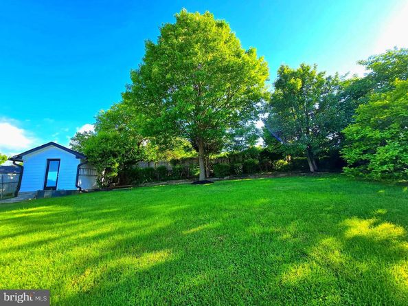 6065 Munson Hill Road, Falls Church VA 22044