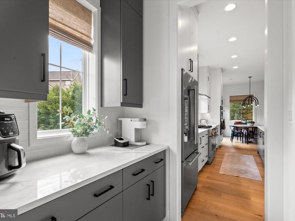 2728 N Edison Street, Arlington VA 22207