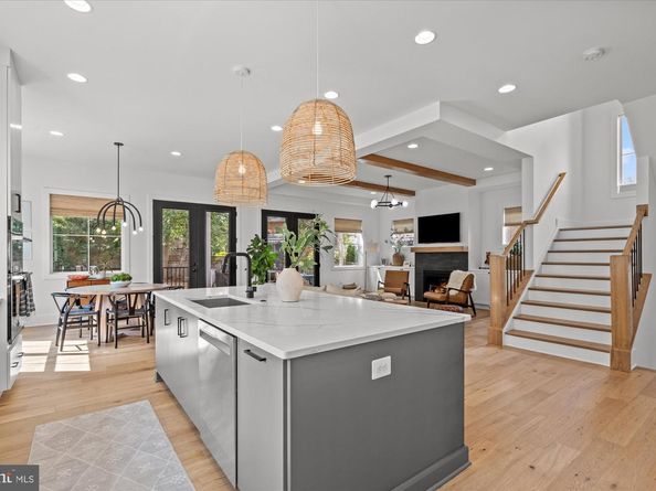 2728 N Edison Street, Arlington VA 22207