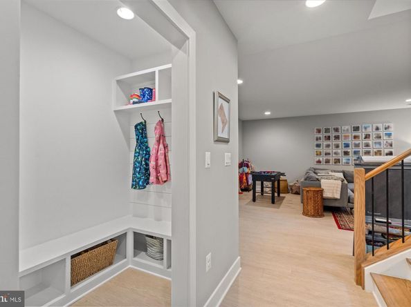 2728 N Edison Street, Arlington VA 22207