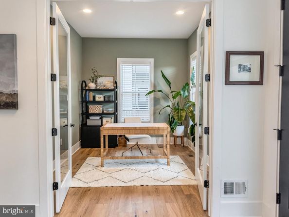 2728 N Edison Street, Arlington VA 22207