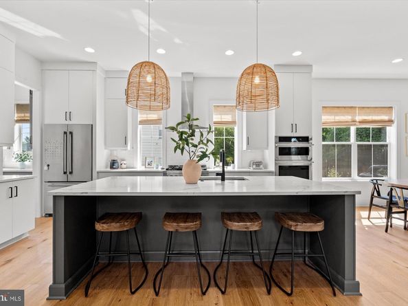 2728 N Edison Street, Arlington VA 22207