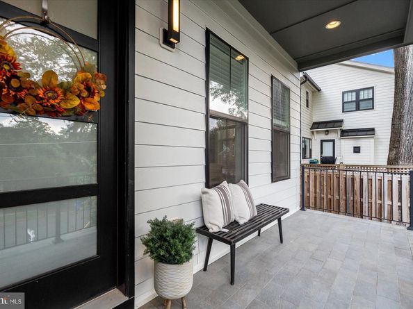 2728 N Edison Street, Arlington VA 22207