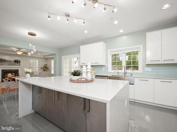 6005 Roosevelt Street, Bethesda MD 20817