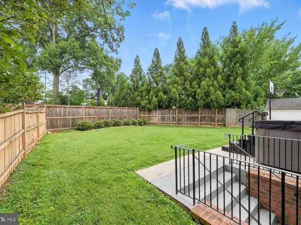 6005 Roosevelt Street, Bethesda MD 20817