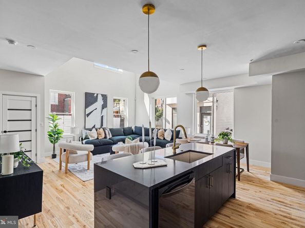2721 W. Flora Street, Philadelphia PA 19121