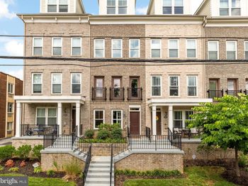 3052 7TH Street NE