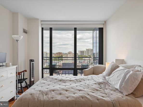 2101 Market Street 1401, Philadelphia PA 19103