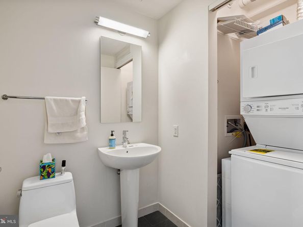 2101 Market Street 1401, Philadelphia PA 19103